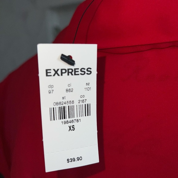 NWT - Express - Red, collared, pull over, short sleeve, front half zipper blouse - Picture 6 of 6